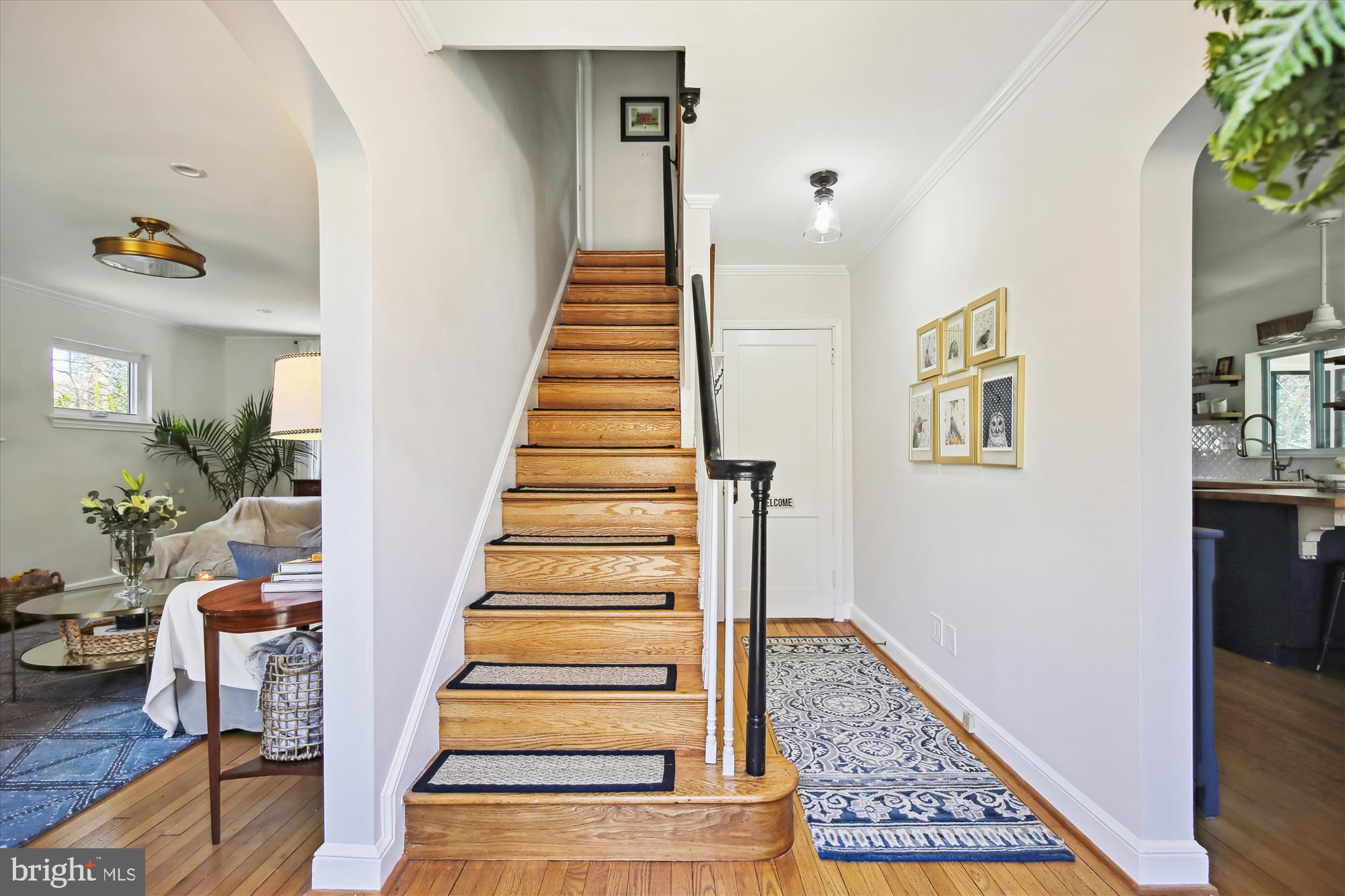 310 Beverley Drive Alexandria, VA 22305 - Photo 11 of 49 Foyer, room for coats, bags