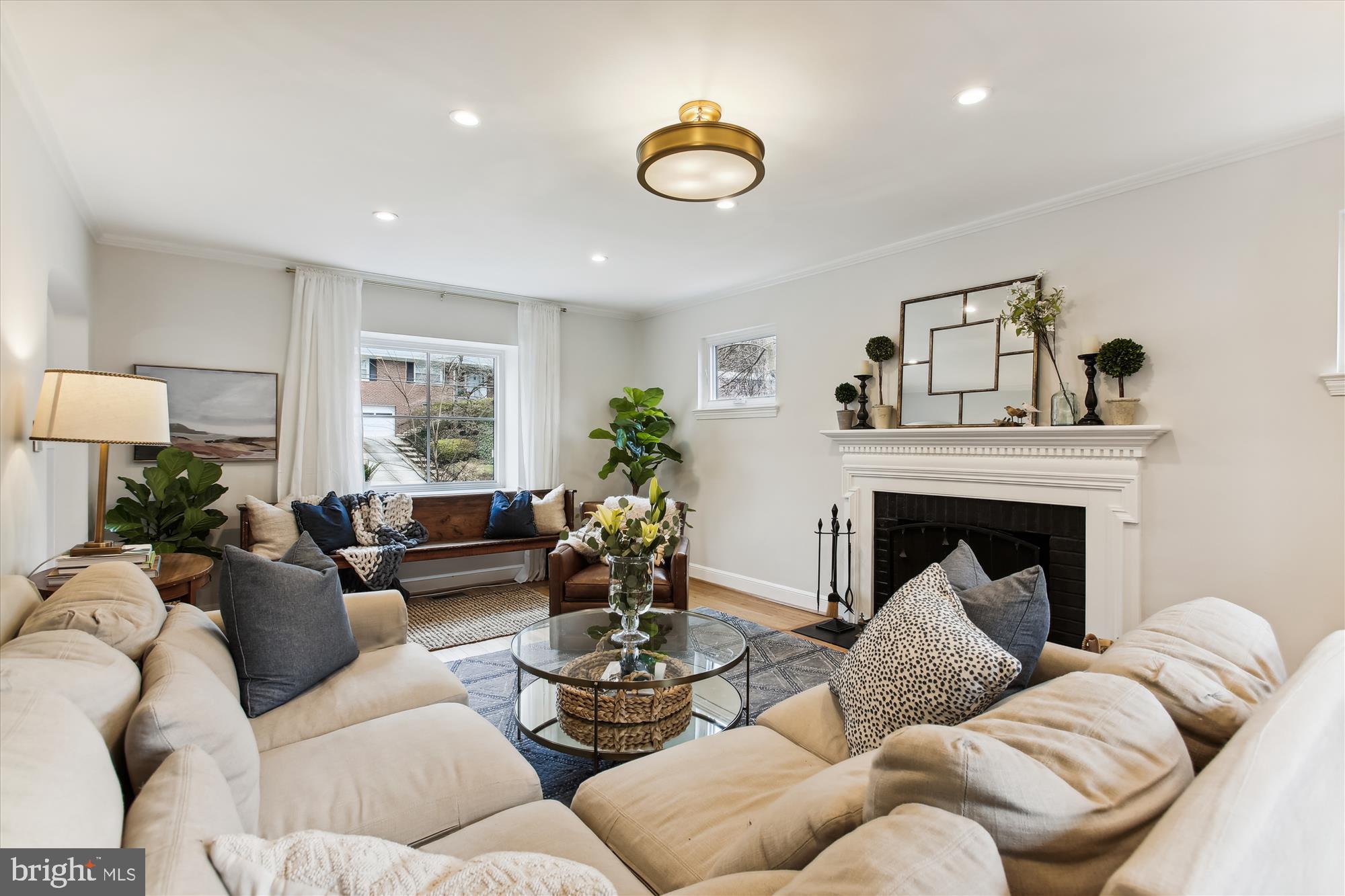 310 Beverley Drive Alexandria, VA 22305 - Photo 5 of 49 Large picture windows in front and back