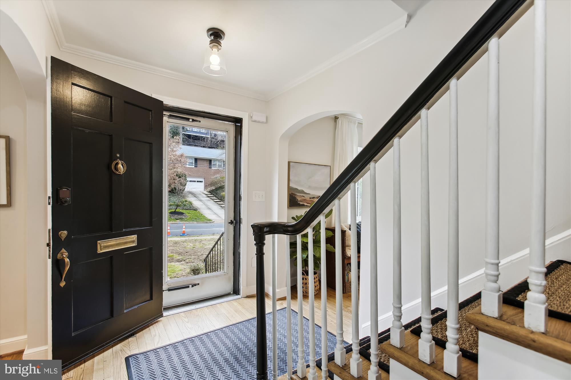 310 Beverley Drive Alexandria, VA 22305 - Photo 10 of 49 Foyer, looking out the front door