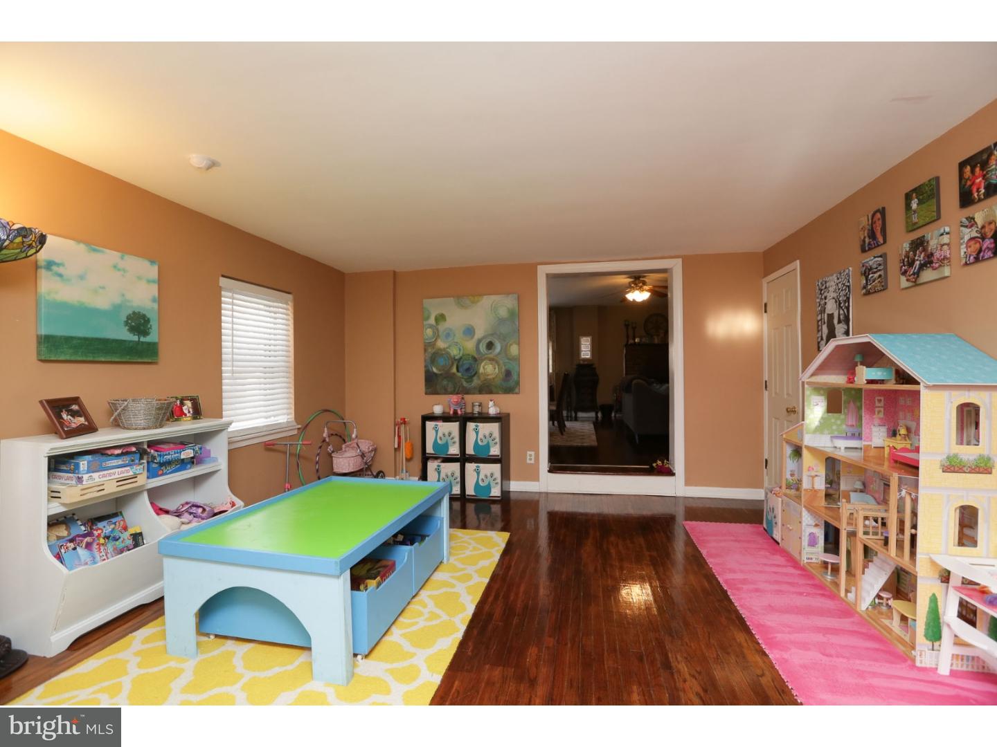 111 Garth Road Oreland, PA 19075 - Photo 9 of 25 Living Room