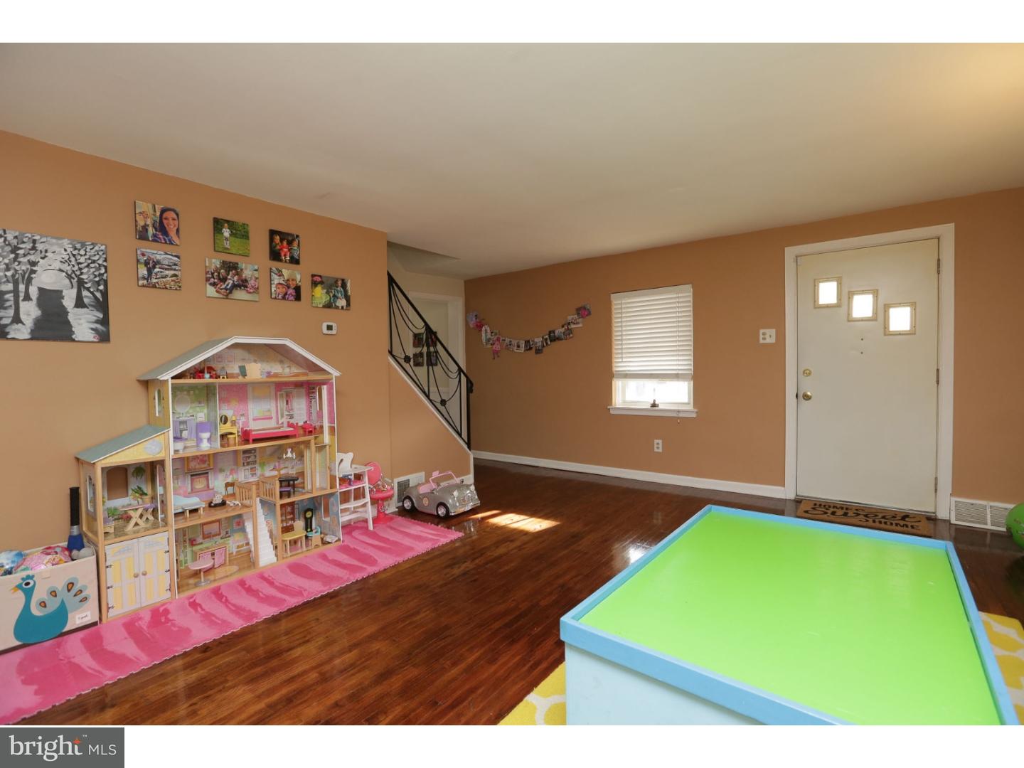 111 Garth Road Oreland, PA 19075 - Photo 10 of 25 Living Room