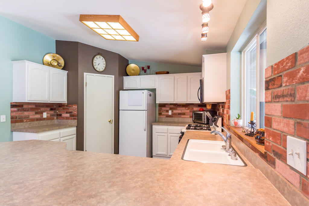 8282 Lake McCumber Road Shingletown, CA 96088 - Photo 13 of 34 20 kitchen