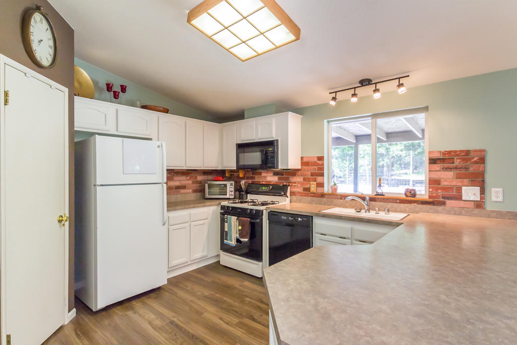 8282 Lake McCumber Road Shingletown, CA 96088 - Photo 14 of 34 21 kitchen