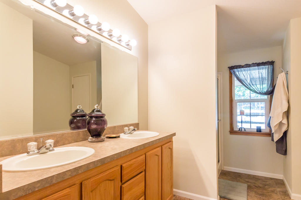 8282 Lake McCumber Road Shingletown, CA 96088 - Photo 18 of 34 36 master bath