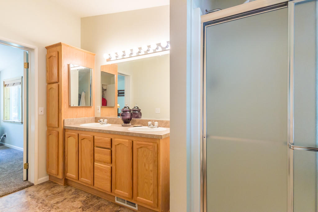 8282 Lake McCumber Road Shingletown, CA 96088 - Photo 19 of 34 37 master bath