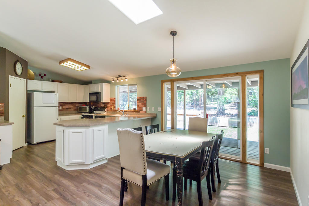 8282 Lake McCumber Road Shingletown, CA 96088 - Photo 10 of 34 17 dining