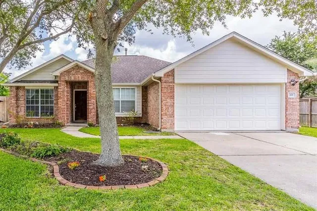 $2,300 | 221 Armand Bay Drive, League City, TX 77539