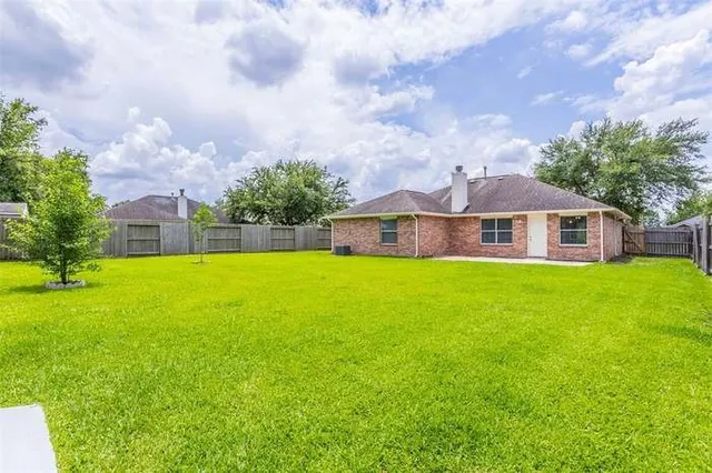 $2,300 | 221 Armand Bay Drive, League City, TX 77539