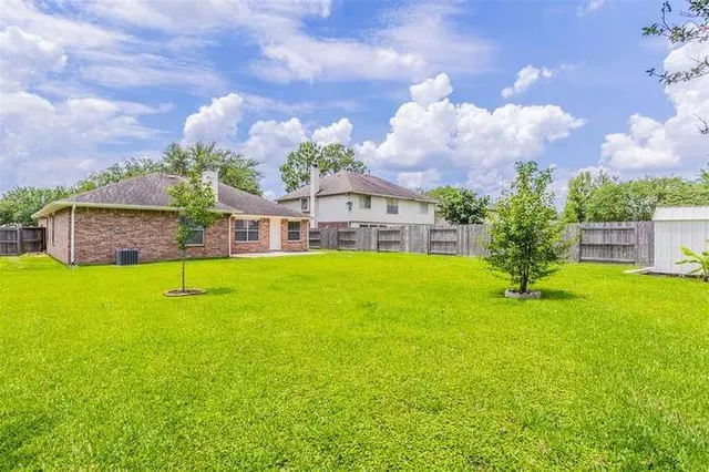 $2,300 | 221 Armand Bay Drive, League City, TX 77539