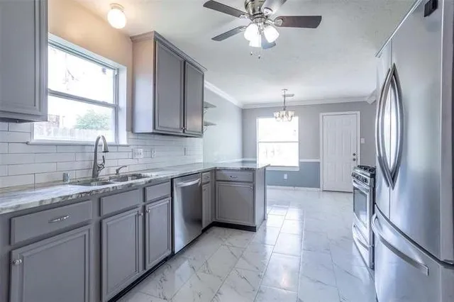 $2,300 | 221 Armand Bay Drive, League City, TX 77539