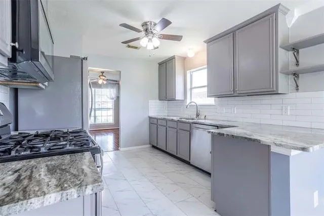 $2,300 | 221 Armand Bay Drive, League City, TX 77539