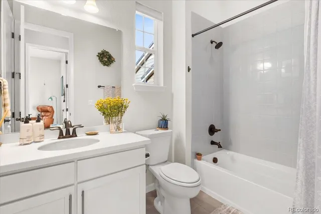 $915,000 | 1045 Brocade Drive, Highlands Ranch, CO 80126