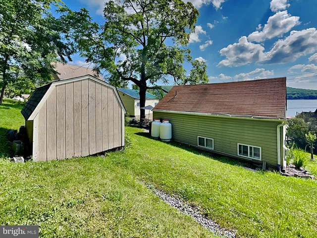 a view of a house with a backyard