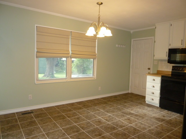 405 Pontiac Road Marquette Heights, IL 61554 - Photo 8 of 24 Gallery Image 8