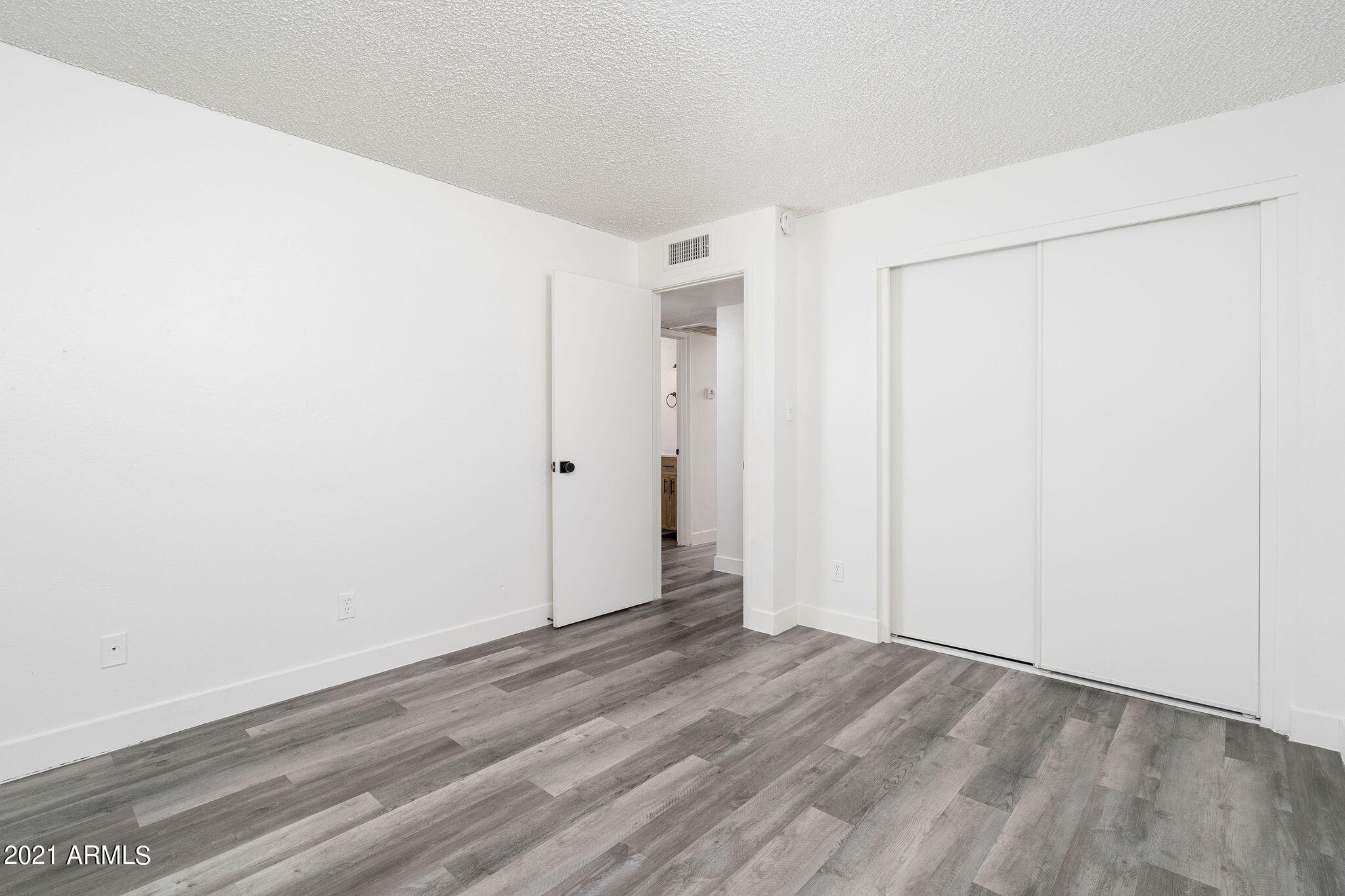 2201 East Cactus Road Phoenix, AZ 85022 - Photo 8 of 35 GSS02