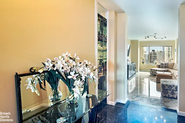 $2,850,000 | 425 East 58th Street, Unit 31A | Sutton Place