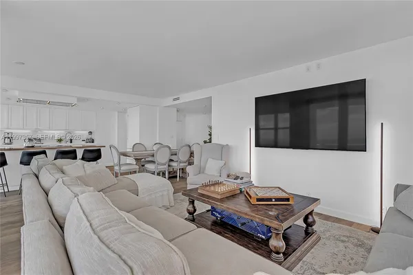 $2,590,000 | 1111 Crandon Boulevard, Unit B807, Key Biscayne, FL 33149