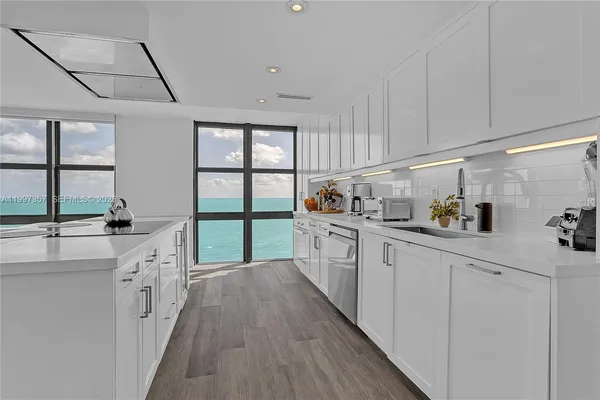 $2,590,000 | 1111 Crandon Boulevard, Unit B807, Key Biscayne, FL 33149