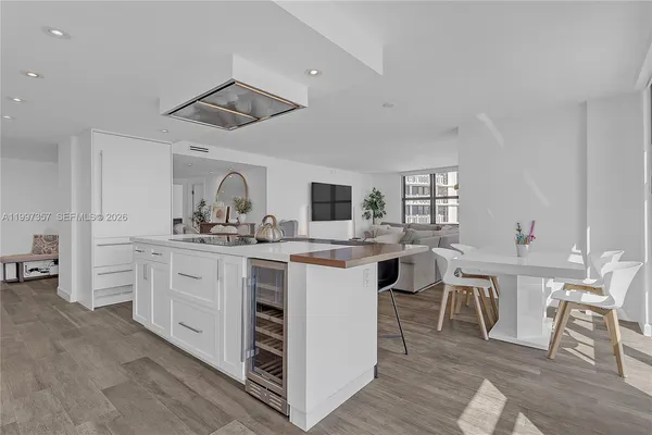 $2,590,000 | 1111 Crandon Boulevard, Unit B807, Key Biscayne, FL 33149