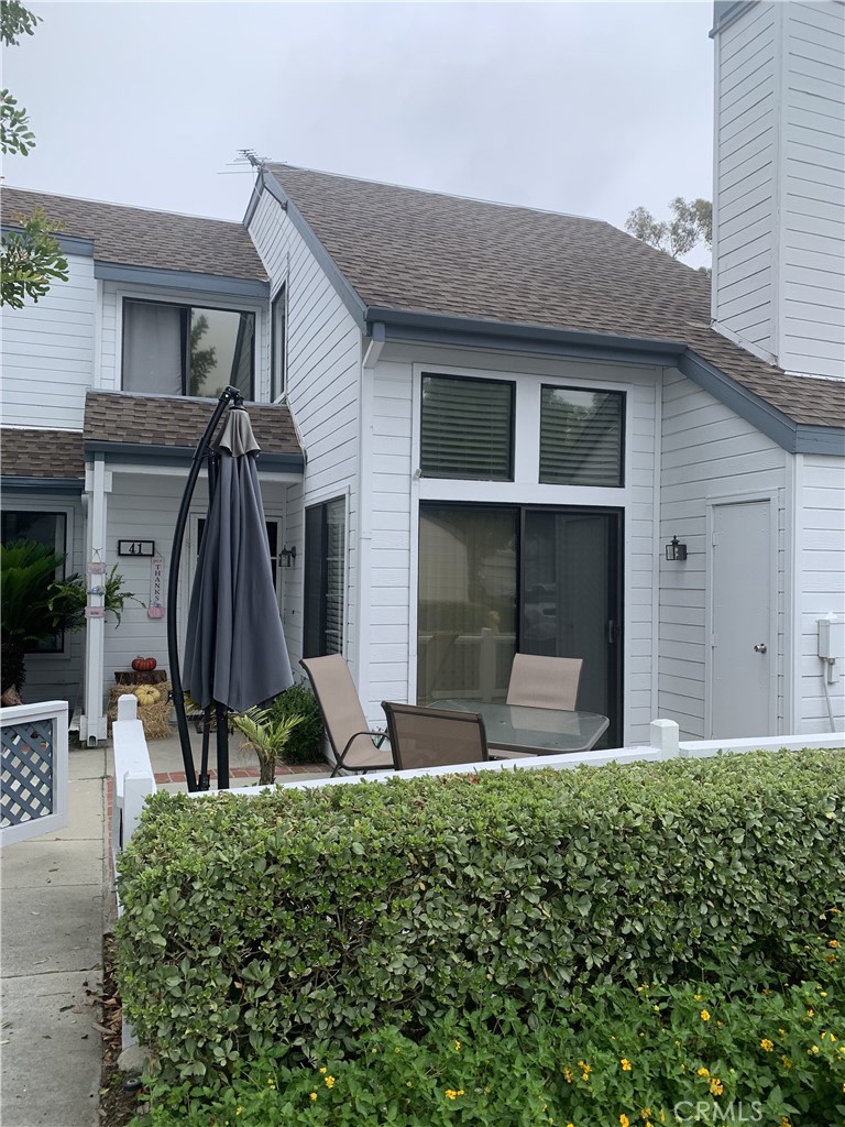 41 Fallingstar, Unit 28 Irvine, CA 92614 - Photo 2 of 34 a front view of a house with garden