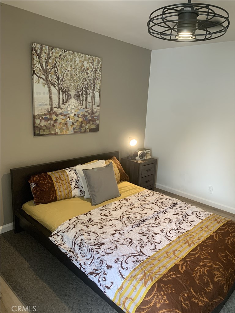 41 Fallingstar, Unit 28 Irvine, CA 92614 - Photo 33 of 34 a bedroom with a bed and a couch
