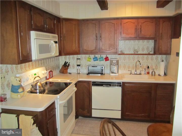 28 Far View Road Chalfont, PA 18914 - Photo 6 of 18 Kitchen