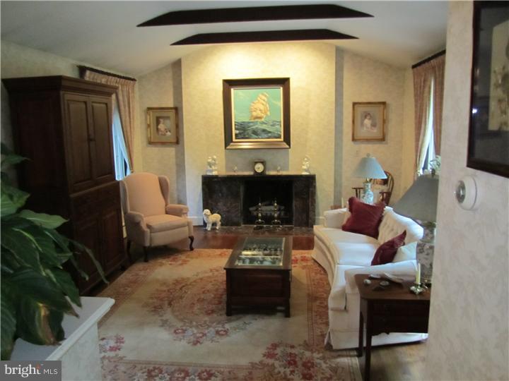 28 Far View Road Chalfont, PA 18914 - Photo 8 of 18 Living Room
