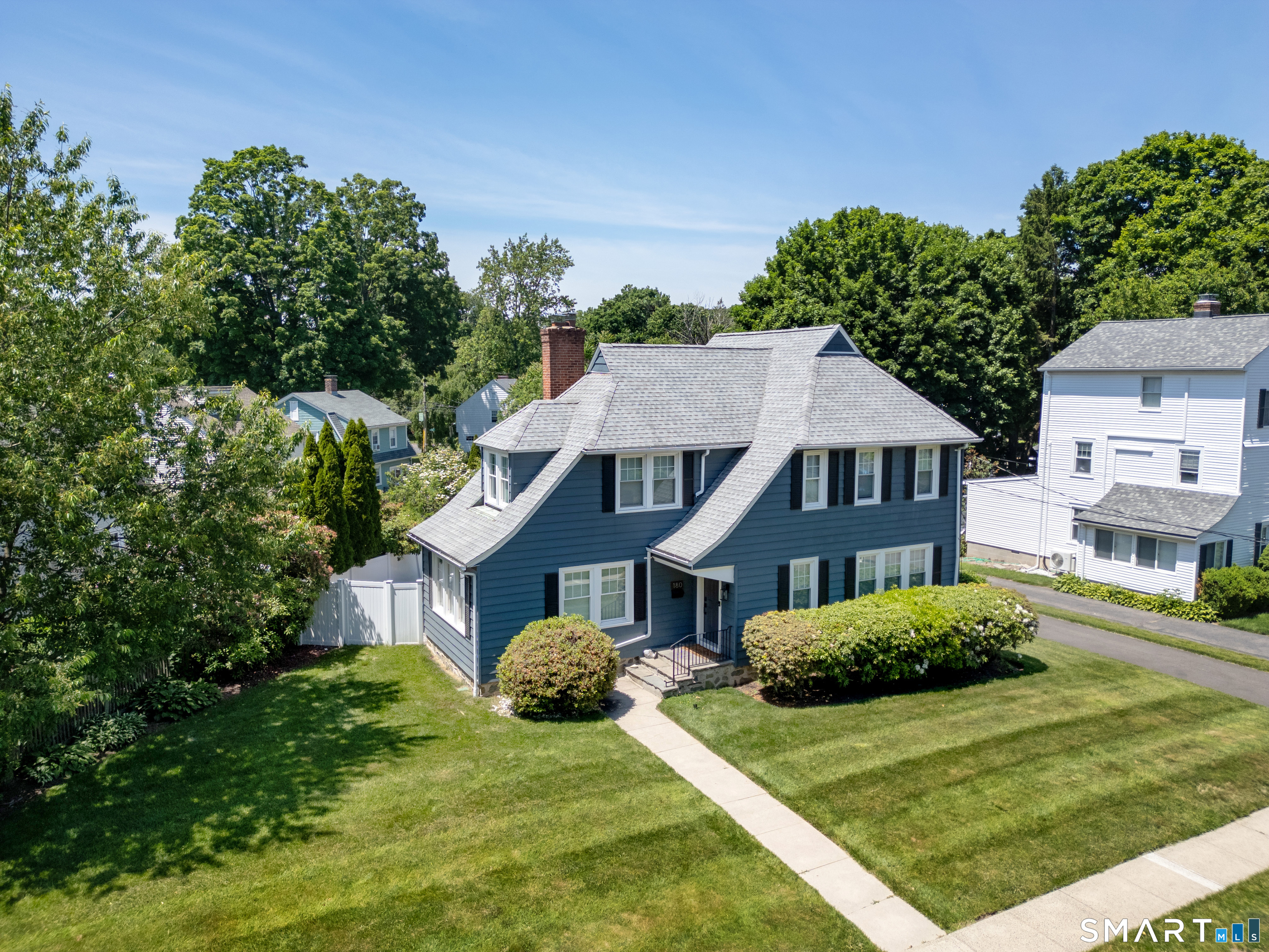 180 Rockland Road Fairfield, CT 06825 - Photo 31 of 36