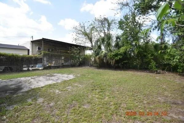 a view of a yard