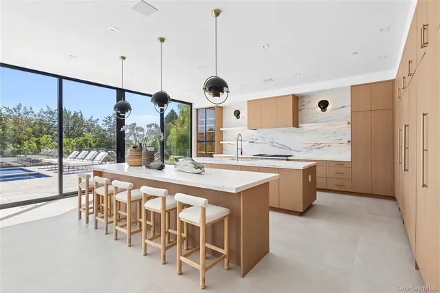 $17,495,000 | 99 Pointe Mecox Lane, Bridgehampton, NY 11976