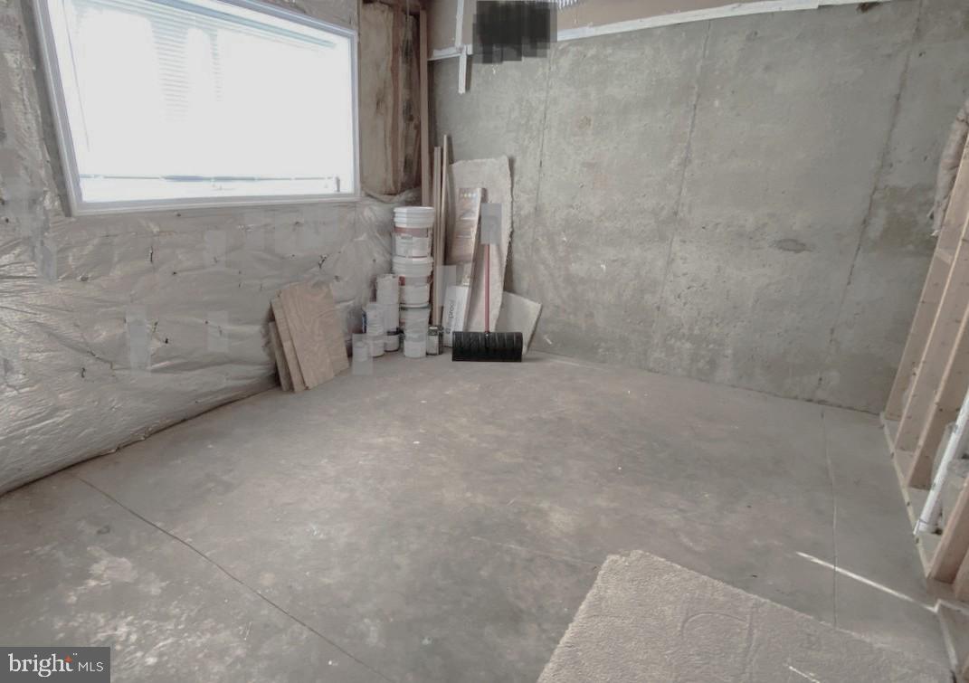 7905 Rebel Walk Drive Manassas, VA 20109 - Photo 44 of 51 a view of an empty room with a window