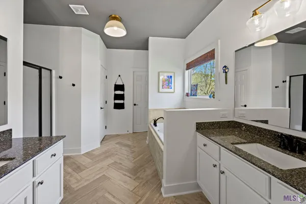 $1,190,000 | 7596 Tunica Trace, St. Francisville, LA 70775