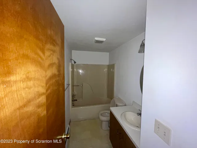 $1,150 | 113 Frank Street, Unit 4, Dunmore, PA 18512