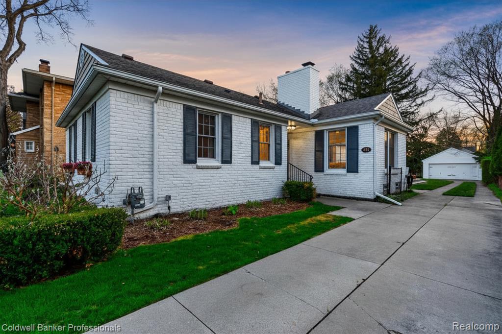 631 Washington Road Grosse Pointe, MI 48230 - Photo 2 of 32 Gallery Image 2