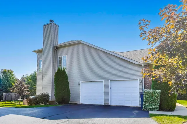 $729,000 | 5205 Notting Hill Road, Gurnee, IL 60031