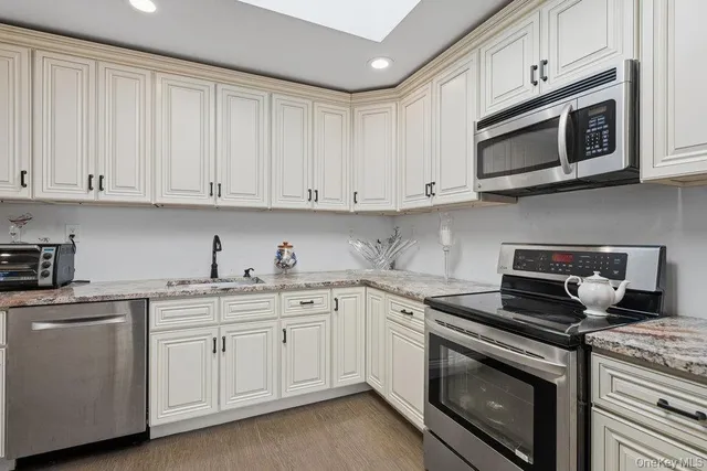 $689,000 | 9 Lynch Street, Huntington Station, NY 11746