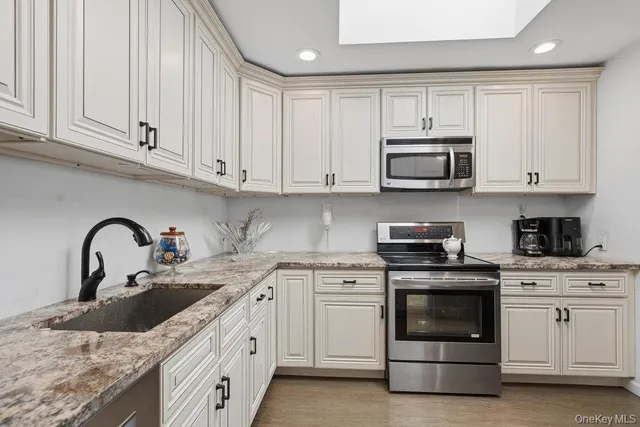 $689,000 | 9 Lynch Street, Huntington Station, NY 11746