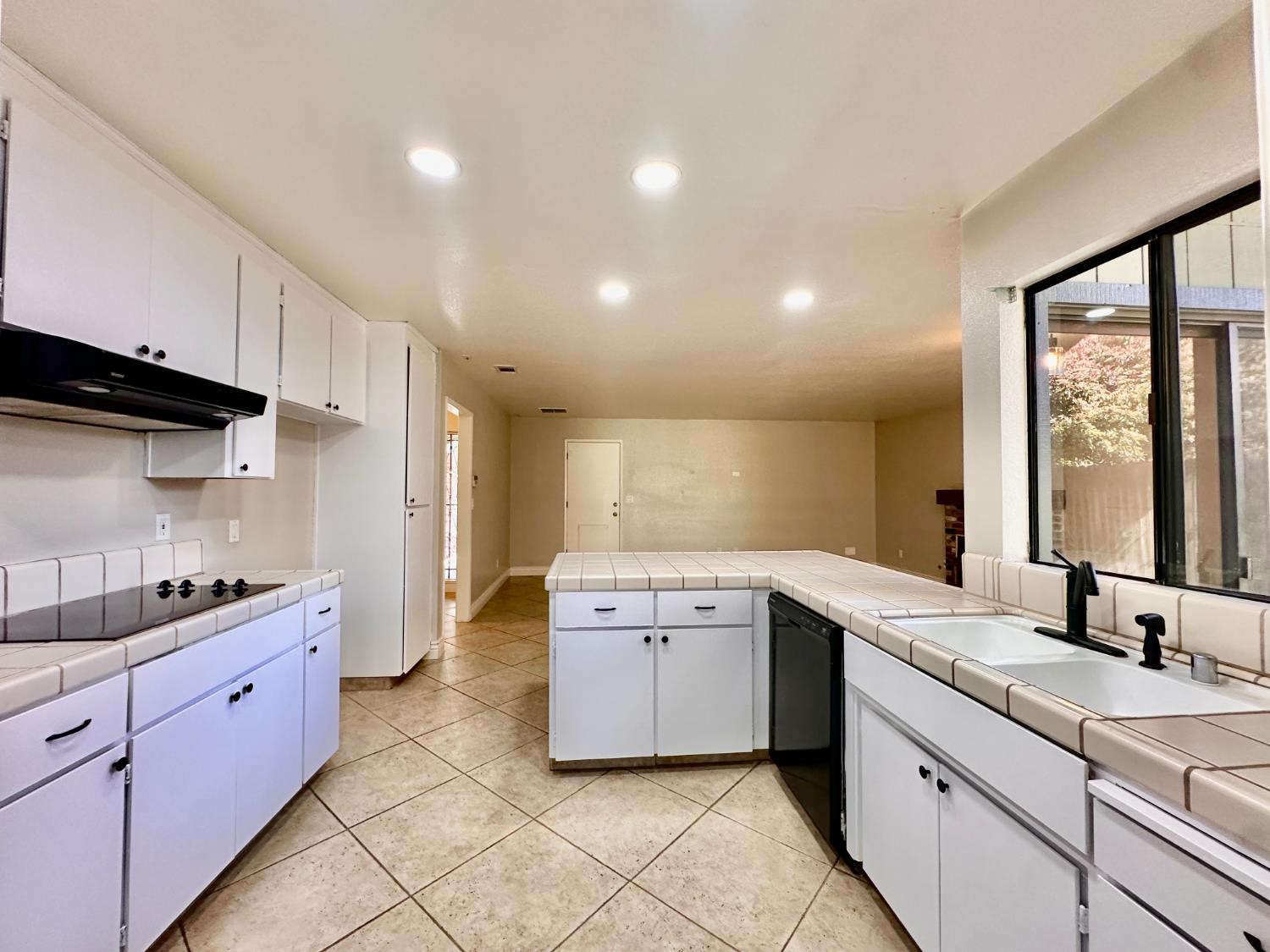 2915 Raintree Court Stockton, CA 95219 - Photo 5 of 23