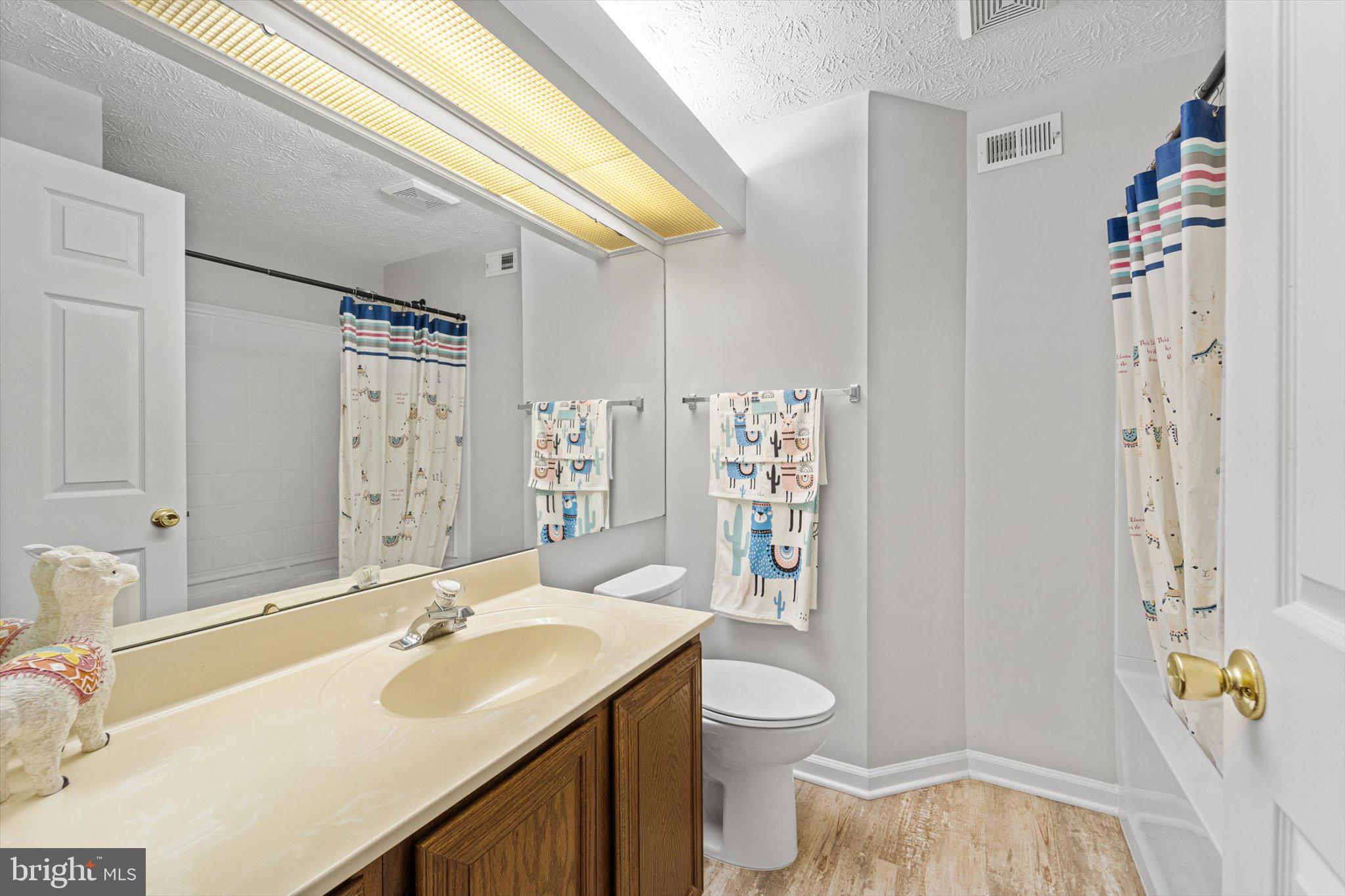 10461 Brackets Ford Circle Manassas, VA 20110 - Photo 33 of 52 Hall Bath