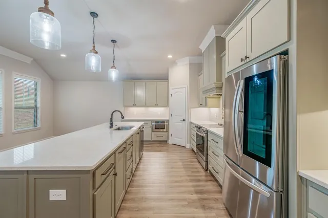 $374,900 | 105 Easy Street, Glen Rose, TX 76043