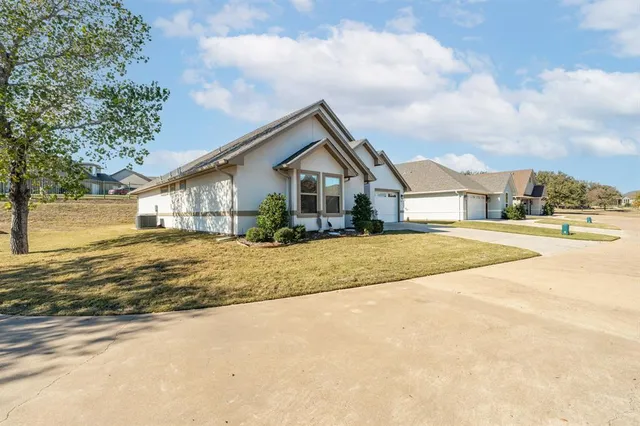 $374,900 | 105 Easy Street, Glen Rose, TX 76043
