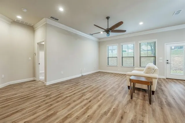 $374,900 | 105 Easy Street, Glen Rose, TX 76043