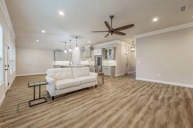 $374,900 | 105 Easy Street, Glen Rose, TX 76043