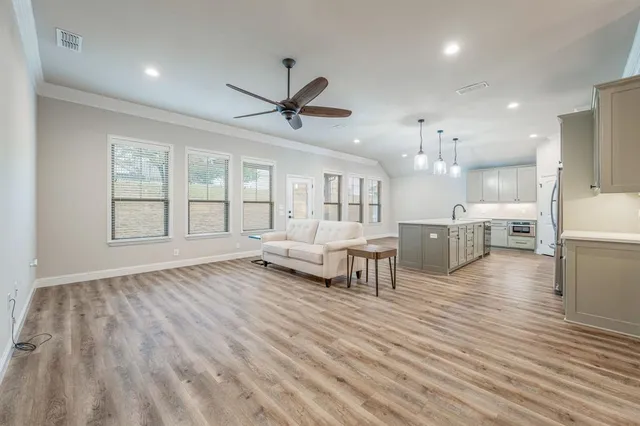 $374,900 | 105 Easy Street, Glen Rose, TX 76043