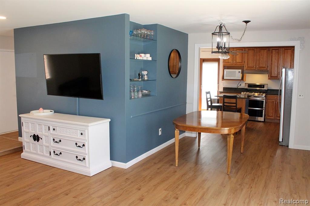 43183 Barchester Road Canton, MI 48187 - Photo 13 of 58