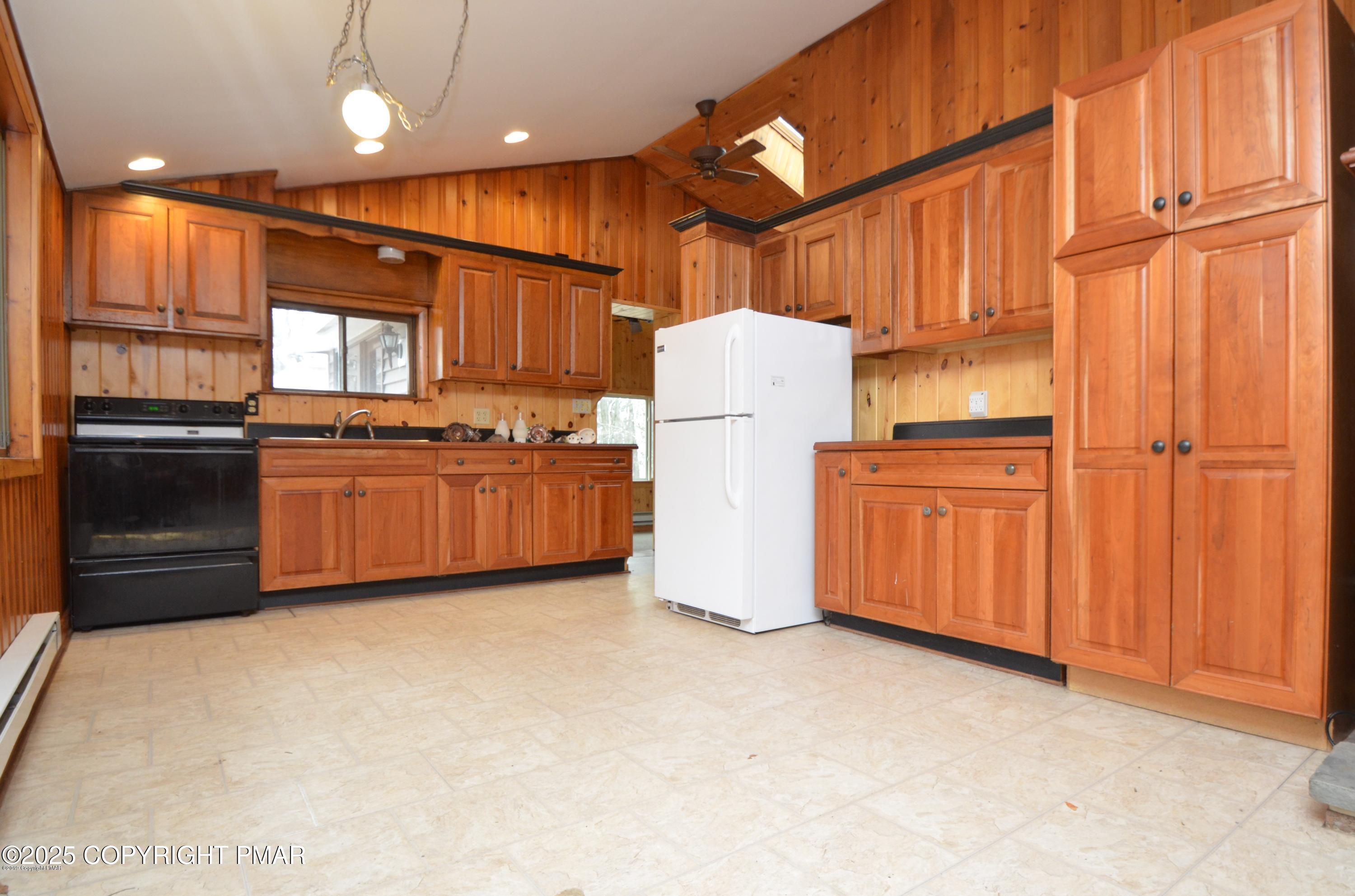 1718 Donalds Road Effort, PA 18330 - Photo 5 of 21 20190102192314498411000000-o