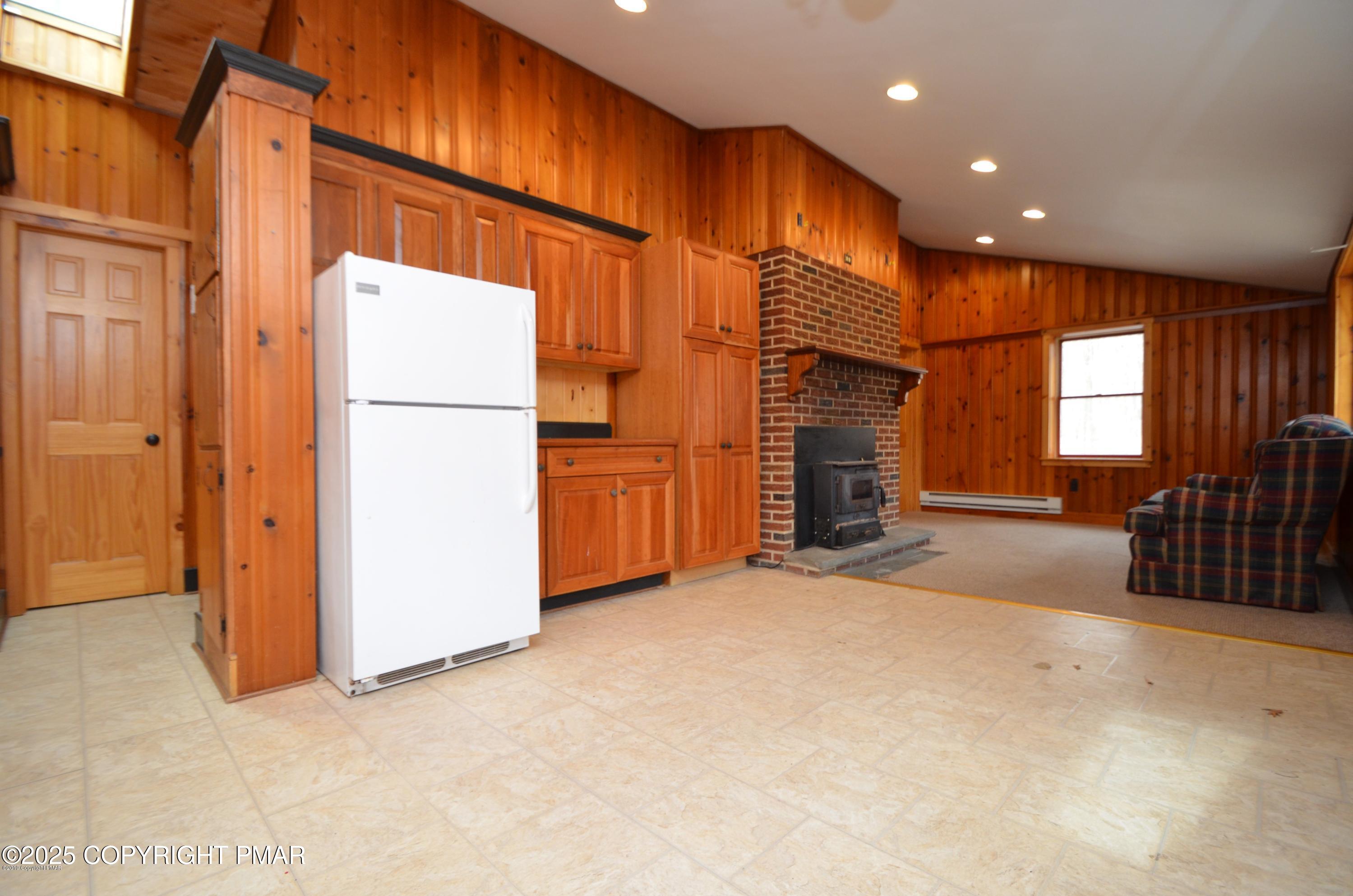 1718 Donalds Road Effort, PA 18330 - Photo 6 of 21 20190102192329250582000000-o