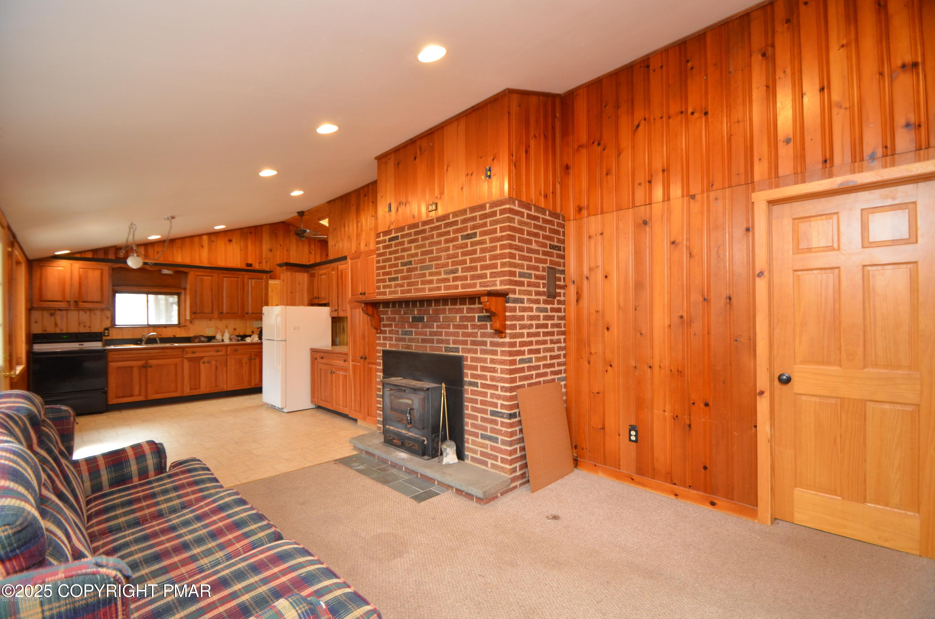 1718 Donalds Road Effort, PA 18330 - Photo 8 of 21 20190102192536895303000000-o
