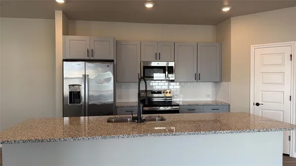 $2,855 | 805 Vine Street, Unit 120, Argyle, TX 76226