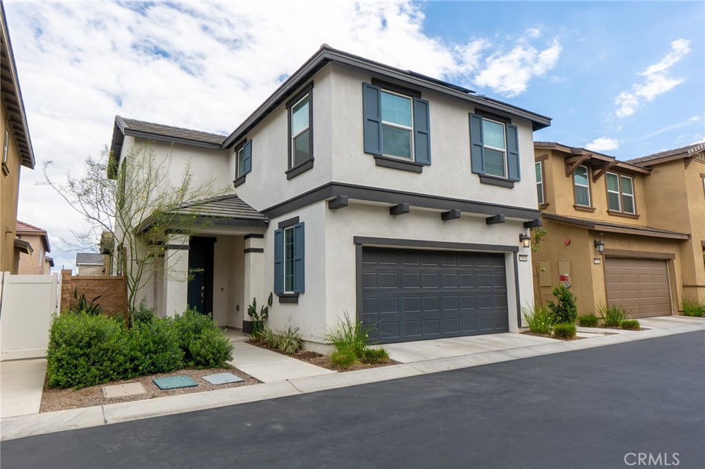 2464 Gunner Ridge Way Rialto, CA 92377 - Photo 3 of 42
